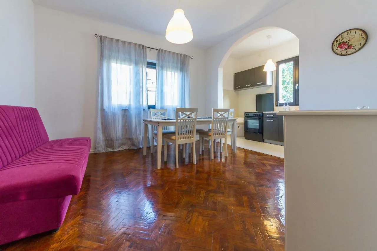 Apartments Villa Tesa Pula 0*,